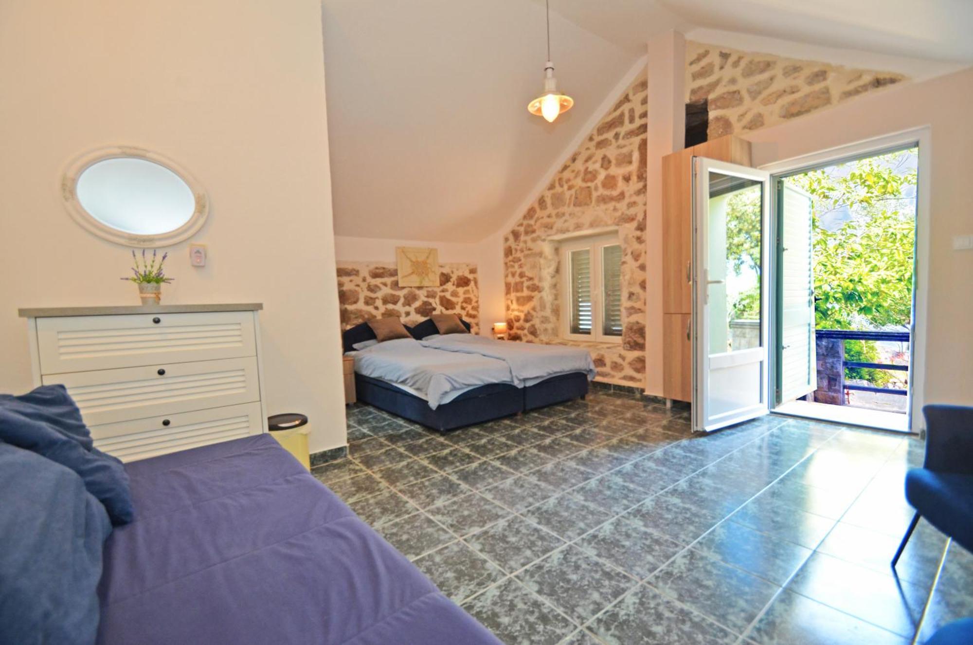 טיווט Holiday Home Brinic מראה חיצוני תמונה