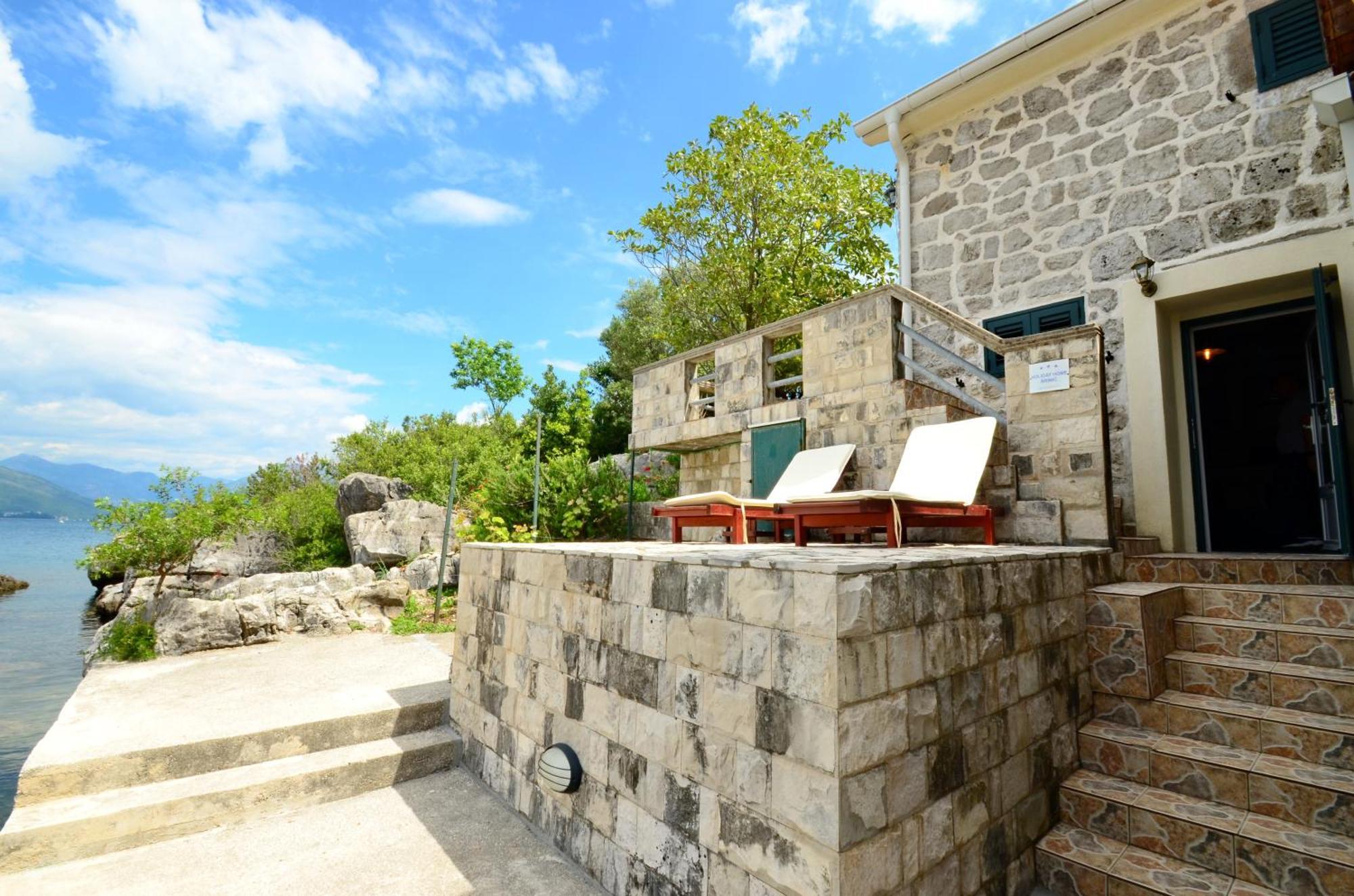 טיווט Holiday Home Brinic מראה חיצוני תמונה