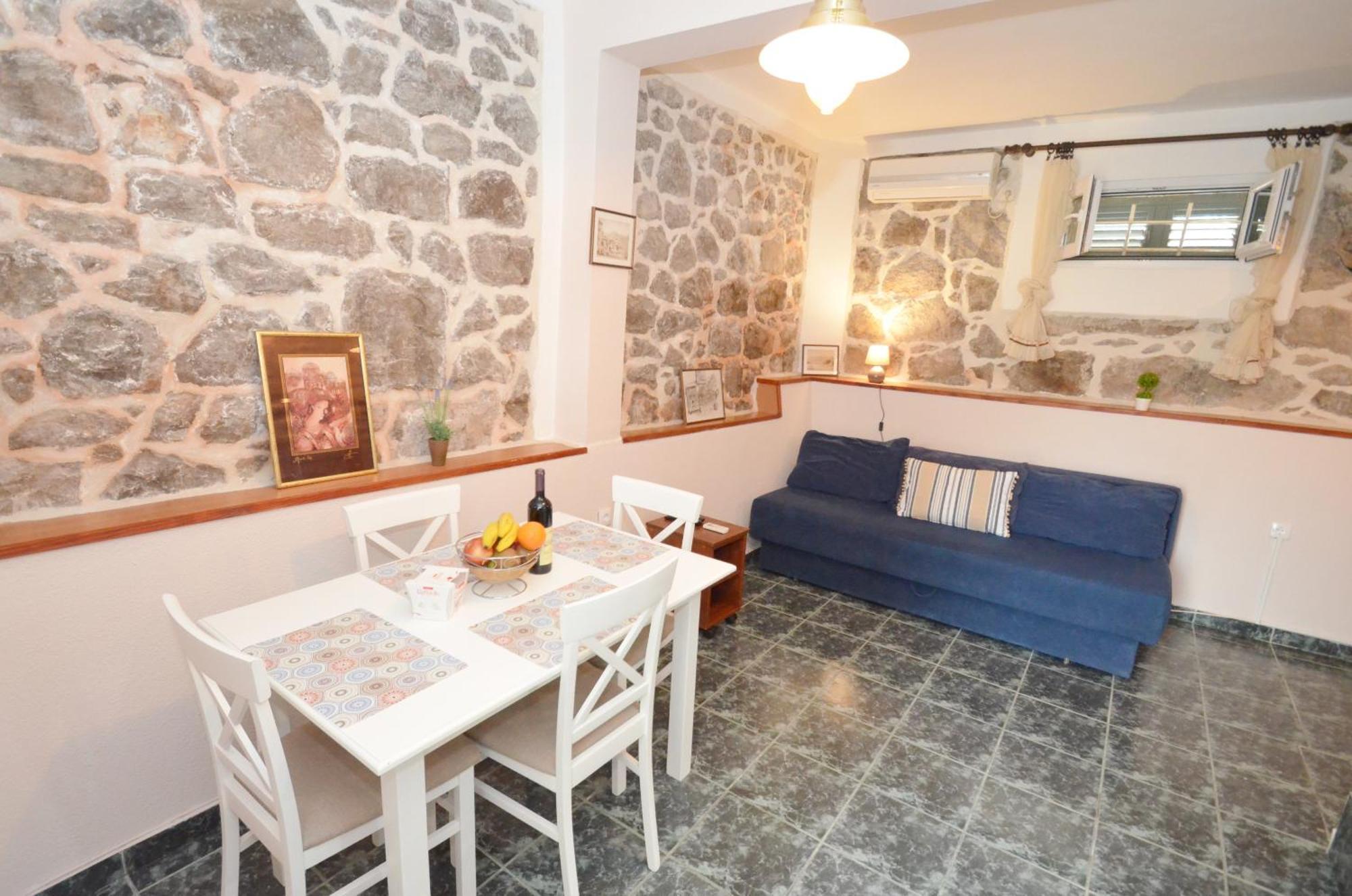 טיווט Holiday Home Brinic מראה חיצוני תמונה