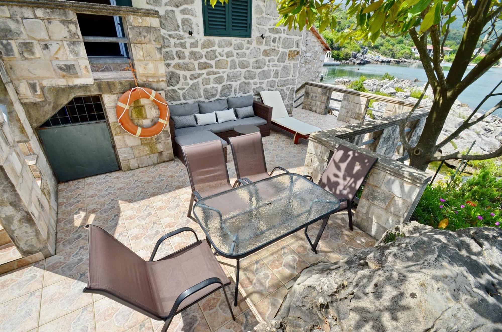טיווט Holiday Home Brinic מראה חיצוני תמונה