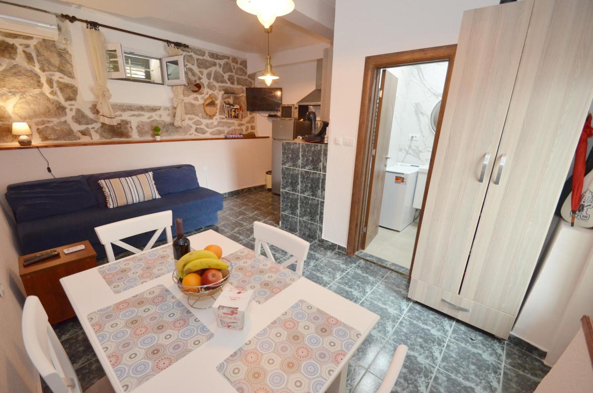 טיווט Holiday Home Brinic מראה חיצוני תמונה