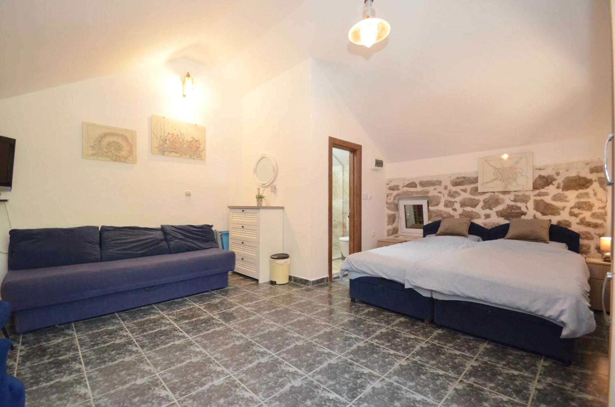 טיווט Holiday Home Brinic מראה חיצוני תמונה